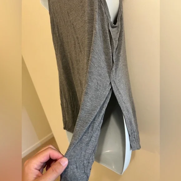 Hollister Tank - Picture 3 of 5